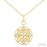 1/4 Ctw Floral Medallion Circle Round Cut Diamond Fashion Pendant With Paperclip Chain in 14K Yellow Gold