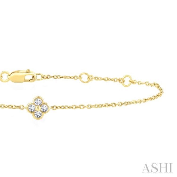 1/8 Ctw Bezel Set Round Cut Diamond Clover Petite Fashion Chain Bracelet in 10K Yellow Gold