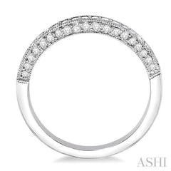 1/2 Ctw Round Cut Diamond Wedding Band in 14K White Gold