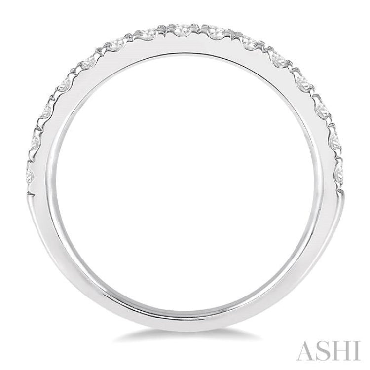 1/2 Ctw Round Cut Diamond Wedding Band in 14K White Gold