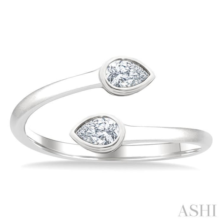 1/5 Ctw Split Single Coil Bezel Set Pear Cut Diamond Open Fashion Ring in 14K White Gold