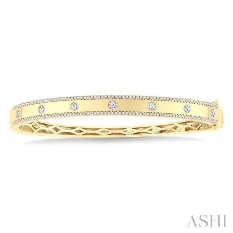 1 Ctw Flush Set Round Cut Diamond Fashion Bangle in 14K Yellow Gold