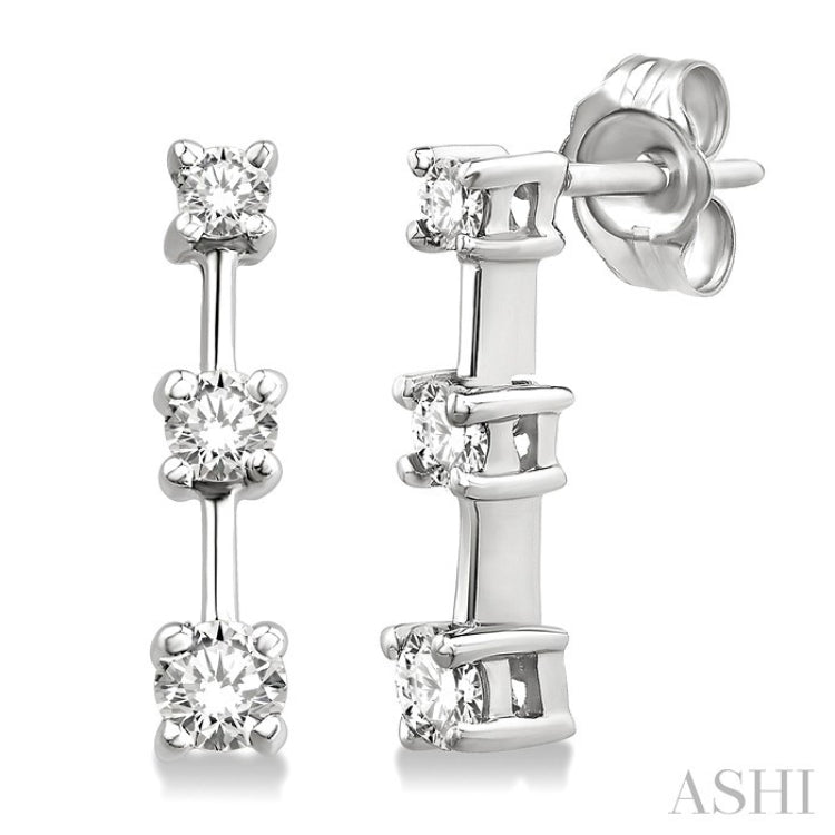 1/2 Ctw Round Cut Diamond Earrings in 14K White Gold