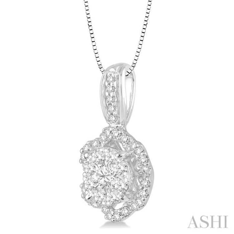 1/2 Ctw Round Cut Diamond Lovebright Pendant in 14K White Gold with Chain