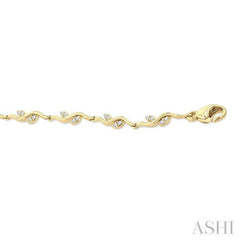 1/4 Ctw Leaf Accent Wavy Link Round Cut Diamond Fashion Bracelet in 10K Yellow Gold