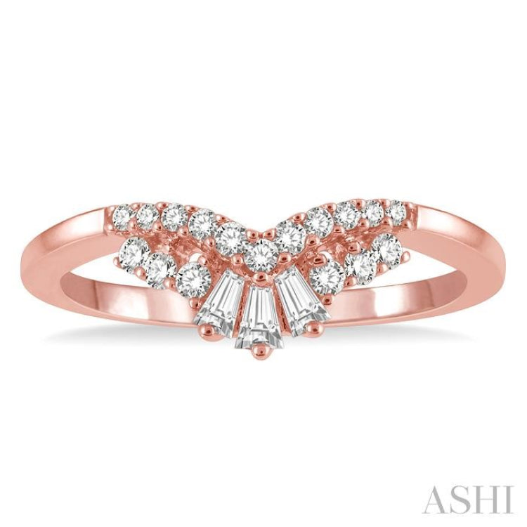 1/4 Ctw Chevron Center Baguette and Round Cut Diamond Wedding Band in 14K Rose Gold
