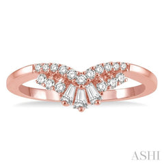 1/4 Ctw Chevron Center Baguette and Round Cut Diamond Wedding Band in 14K Rose Gold