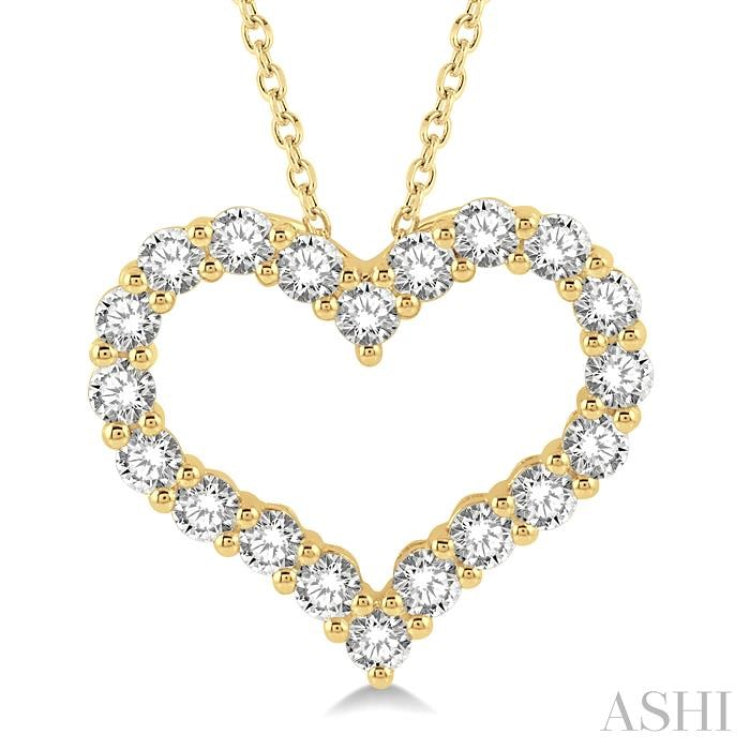 1 1/2 Ctw Heart Shape Round Cut Diamond Pendant With Chain in 14K Yellow Gold