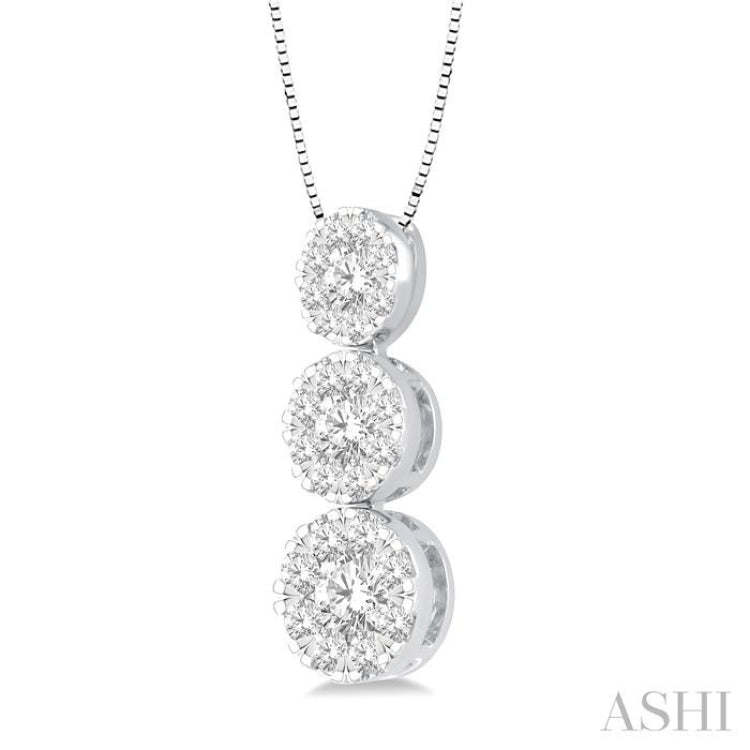 3/4 Ctw Lovebright 3 stone Essential Round Cut Diamond Pendant with Chain in 14K White Gold