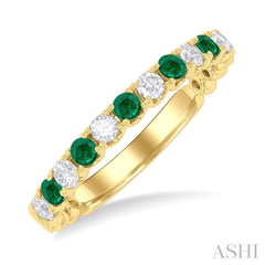2.25 MM Emerald and 1/4 Ctw Round Cut Diamond Precious Wedding Band in 14K Yellow Gold