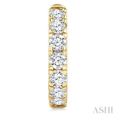 2 Ctw Round Cut Diamond Hoop Earrings in 14K Yellow Gold
